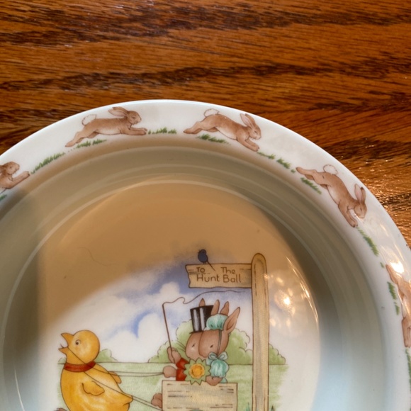 ROYAL DOULTON BUNNYKINS BABY/CHILDS BOWL - TO THE HUNT BALL - Picture 4 of 6